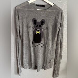 Eric & Lani sweater.‎ SZ M. Rayon. Mouse long sleeves. Lightweight.